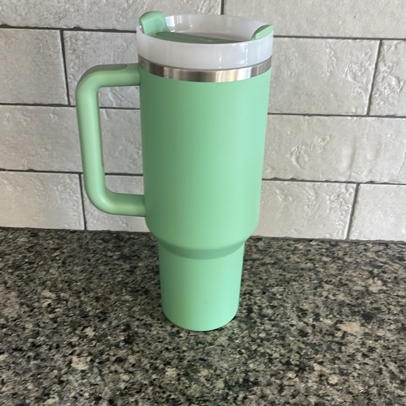 Stanley Jade Green 40 ounce quencher - Picture 4 of 8